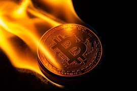 Giá Bitcoin hôm nay 9/7: Đồng tiền ảo đang leo lên đỉnh cũ