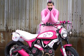 “Chết cười” với Ducati Scrambler bản độ Hello Kitty 