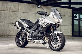 Triumph ra mắt môtô đường trường Tiger Sport giá 300 triệu