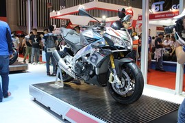 Aprilia Tuono V4 - đối thủ Kawasaki Z1000 tại VN