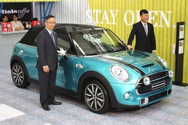 Ngắm xế sang MINI Cooper S Convertible giá 1,9 tỷ tại VN