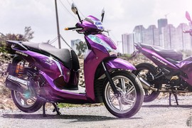 Honda SH300i giá 300 triệu “độ dàn áo độc” tại VN