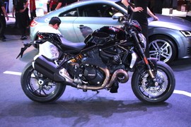 “Quỷ đầu đàn" Ducati Monster 1200R giá 900 triệu tại Hà Nội