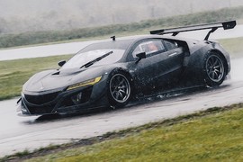 Acura “trưng hàng” siêu xe NSX GT3 để đánh bại Ferrari