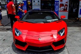 Siêu xe Aventador Roadster giá 25 tỷ "uống" 24 lít xăng/100km