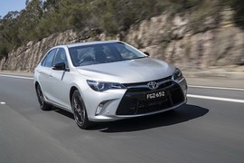 Toyota Camry RZ bản thể thao giá 500 triệu có gì “hot“?