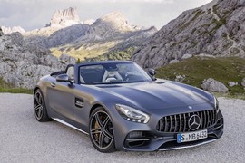 Siêu xe Mercedes AMG GT Roadster “chốt giá” 3,17 tỷ