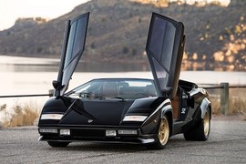 "Soi" siêu xe biểu tượng một thời Countach của Lamborghini