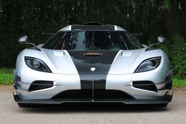 Siêu xe “hàng khủng” Koienigsegg One:1 đầu tiên giá 136 tỷ