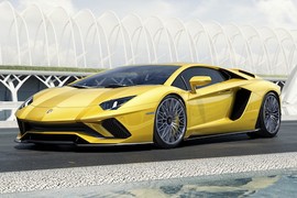 Lamborghini ra mắt Aventador S giá 9,5 tỷ đồng