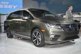 Xe gia đình “siêu tiện lợi” Honda Odyssey 2017 có gì?