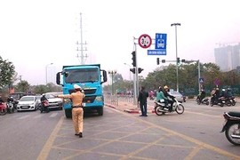 Hà Nội: Xử phạt 48 phương tiện đi vào làn BRT trong ngày 15/2 