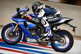 Siêu môtô Yamaha R1 phiên bản 2017 "chốt giá" 616 triệu