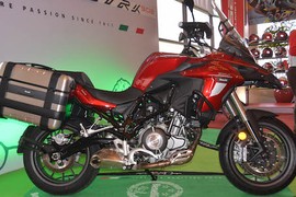 Môtô "phượt" Benelli TRK 502 giá chỉ 157 triệu đồng