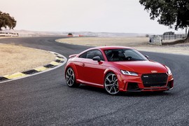 Audi TT RS 2018 giá 1,4 tỷ thách thức siêu xe