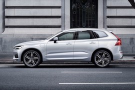 "Soi" crossover hạng sang Volvo XC60 mới giá 1,05 tỷ