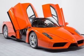 Siêu xe Ferrari Enzo màu cam độc nhất “chốt giá” 84 tỷ