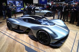 Siêu xe Aston Martin Valkyrie lộ thông số "khủng“