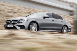 Soi xe sang Mercedes E-Class 2018 "gọi dạ, bảo đi"