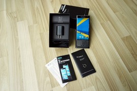 Ảnh mở hộp điện thoại BlackBerry Priv chính hãng vừa bán ở VN