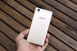 Trên tay chiếc điện thoại Oppo F1 thiết kế nguyên khối