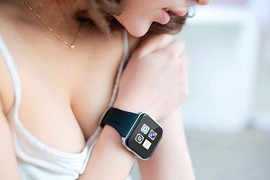 Ngắm hot girl cực gợi cảm khoe smartwatch