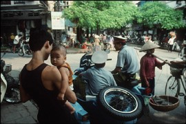 Ảnh chất Hà Nội năm 1994-1995 của Bruno Barbey (2)