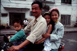 Bồi hồi Tết Hà Nội năm 1994 qua ống kính Bruno Barbey 