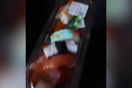 Video: Miếng sushi phát sáng và sự hối hận của người mẹ 