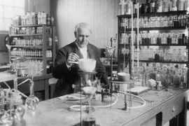 Sai lầm lịch sử của nhà phát minh thiên tài Thomas Edison