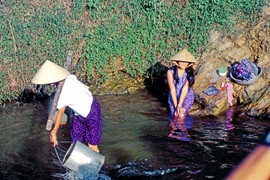 Ba miền Việt Nam đầu thập niên 1990 qua ảnh phó nháy Pháp (2)