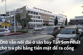 Ôtô nối hàng dài ở sân bay Tân Sơn Nhất cao điểm Tết