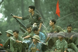 Thời khắc giải phóng miền Nam 30/4/1975 qua ảnh phóng viên nước ngoài 