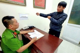 Thanh niên 19 tuổi dùng cuốc đánh tử vong anh trai trong cuộc nhậu