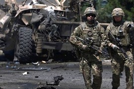 Taliban tấn công đoàn xe NATO và cảnh sát Afghanistan 