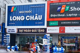 Chứng khoán ngày 30/8: Trái chiều khuyến nghị FRT, OCB và PTB