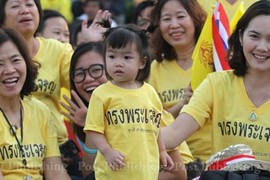 Thái Lan bắn đại bác mừng sinh nhật vua Bhumibol Adulyadej