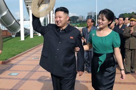 Nổi máu "hoạn thư", vợ Kim Jong-un giam ca sỹ xinh đẹp?