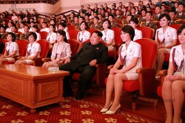 Lãnh đạo Kim Jong-un hào hứng nghe hòa nhạc