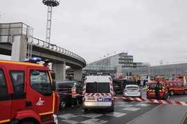 Chân dung kẻ tấn công trong vụ nổ súng ở sân bay Paris