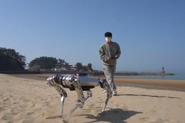 Kinh ngạc robot bốn chân di chuyển trên mọi địa hình