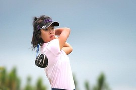 Trầm trồ trước tài sắc của hot girl làng golf Việt