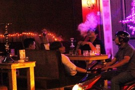 Hút shisha còn độc hại hơn cả hút thuốc lá