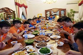 Tuyển Futsal Việt Nam ăn đặc sản "lấy may" trước khi lâm trận