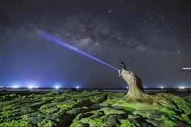 “Bãi đá ngoài hành tinh” ở Bình Thuận hút giới trẻ Việt