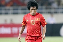 Người hùng AFF Cup của Việt Nam bất ngờ giải nghệ