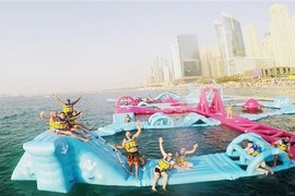 Giới trẻ thi nhau check-in tại công viên nước "khủng" ở Dubai