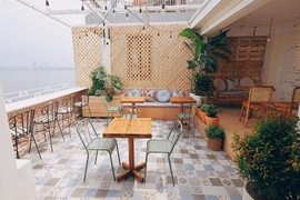 Giới trẻ Hà thành check-in quán cafe ngắm toàn cảnh Hồ Tây