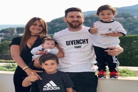 NHM “té ngửa” với nhan sắc thật sự của bà xã Messi