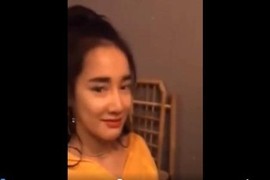 Showbiz 18/1: Lê Âu Ngân Anh “muối mặt” vì lộ miếng dán ngực